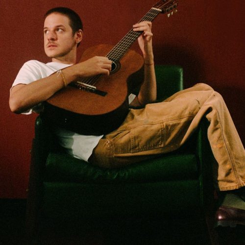 Rubel celebra novo álbum com turnê; Confira a data em Manaus