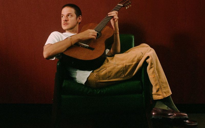 Rubel celebra novo álbum com turnê; Confira a data em Manaus