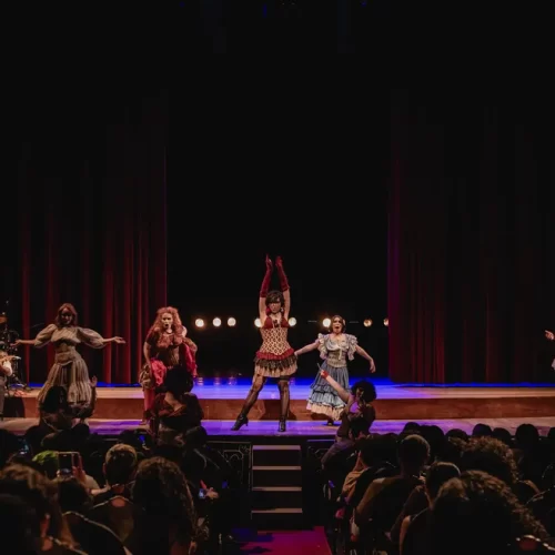 Espetáculo de dança ‘Cabaré Chinelo’ estreia no Teatro Amazonas